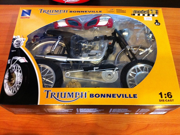 Britbike Triumph Motorcycle Blog พลาสติคโมเดล Triumph Classic Model Kit