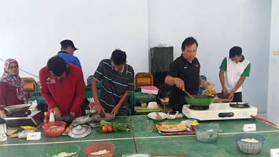 Unik !!! Memperingati Hari Kartini, Bapak Bapak Instasi Kecamatan Pituruh Lomba Memasak