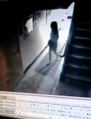 여장하고 여자분 따라오는거 cctv에 찍힌 미.gif | 인스티즈