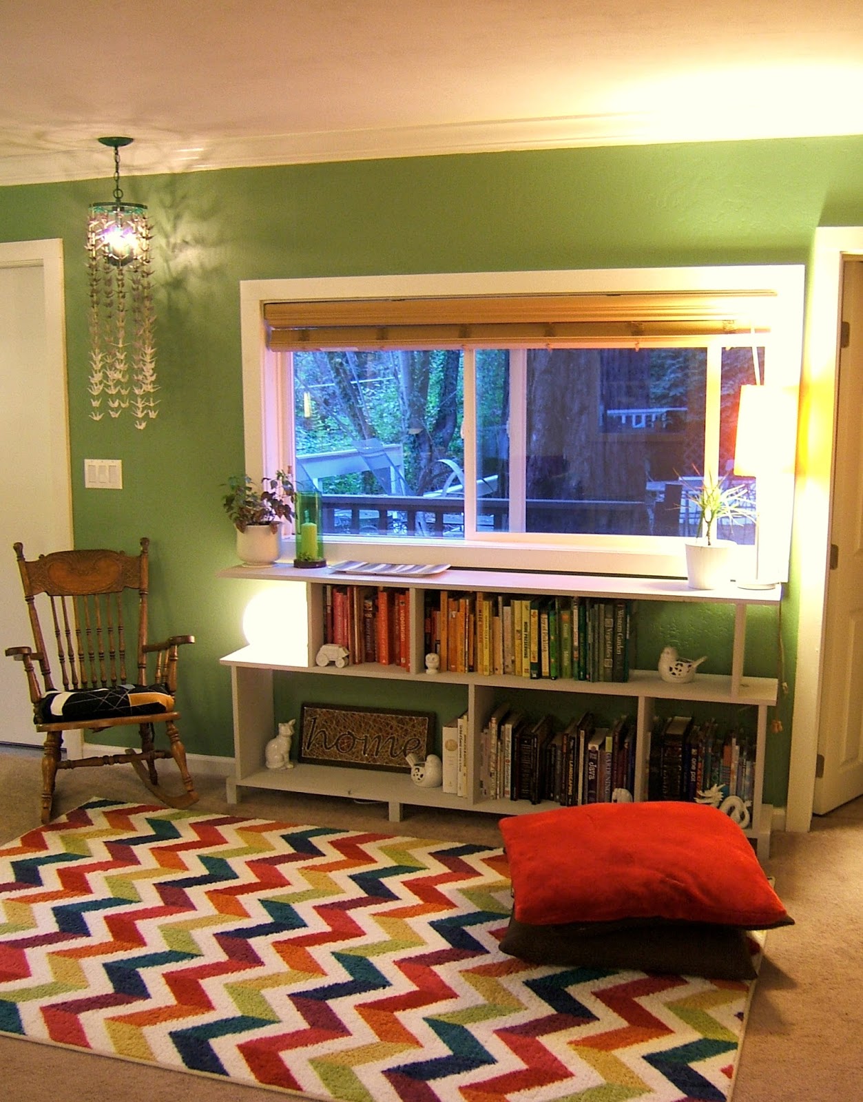 Now here it is once we filled it up with decorative crap: