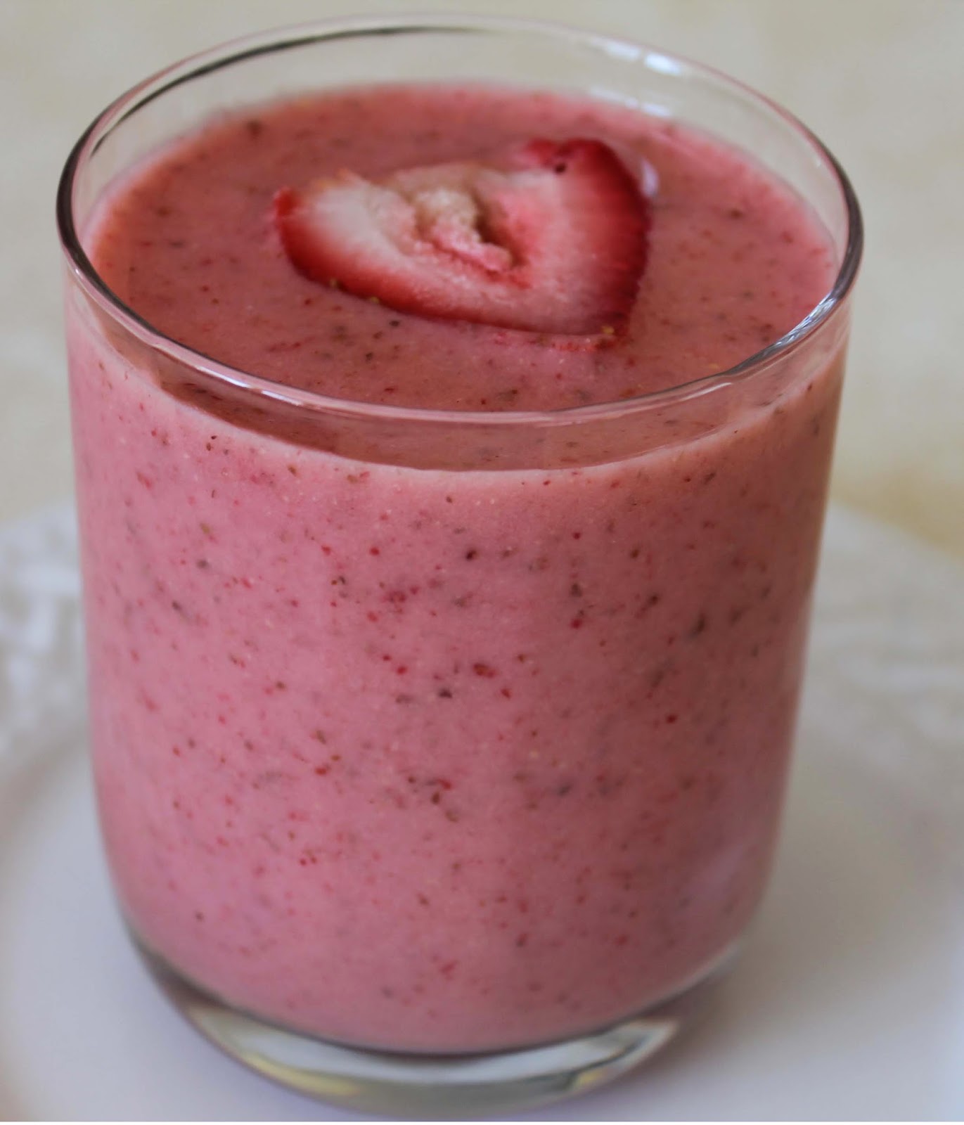 A Healthy Strawberry Banana Lunch Smoothie