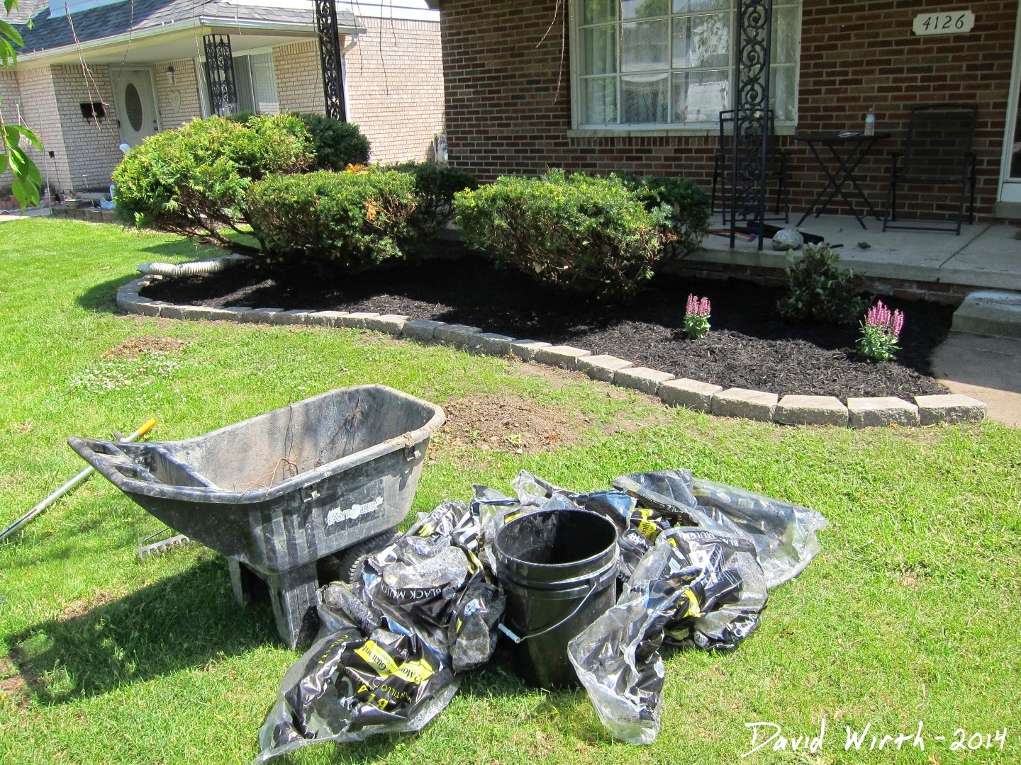 Easy Landscape Block Wall and Mulch