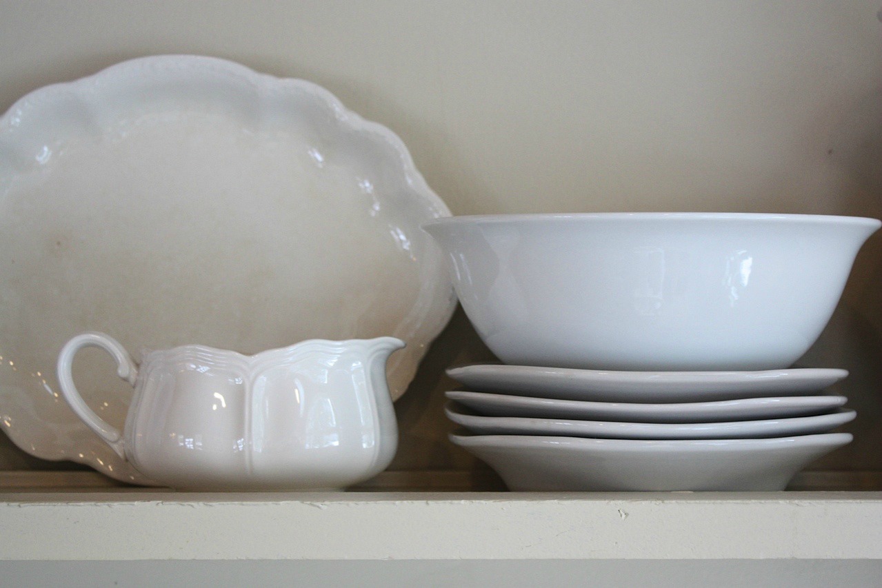 decorating with white dishes Sweet Home