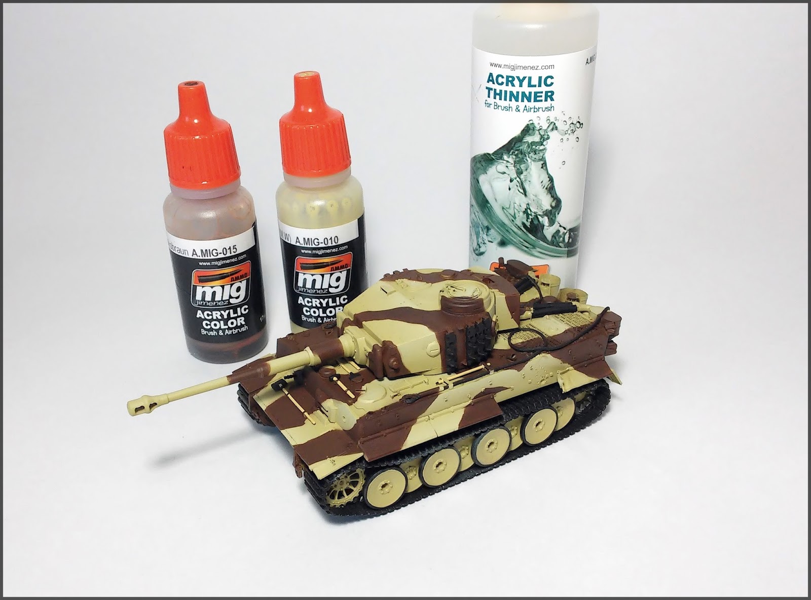 покраска губкой. краски для моделирования. распылитель краски для моделей звезда. можно ли красить модели. макияж для подростков.