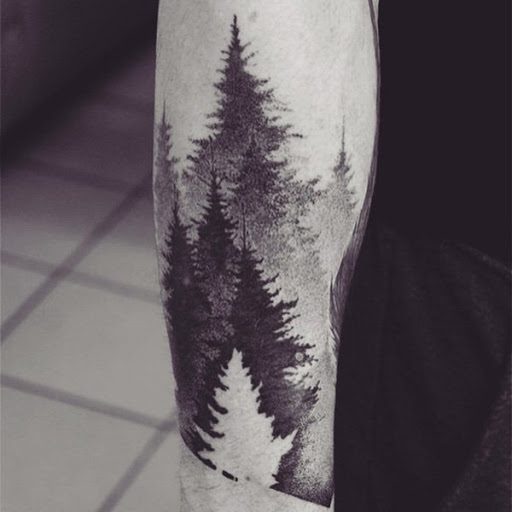 Floresta tatuagens são muitas vezes ótimo para olhar desde que você saiba em algum lugar, lá é realmente um lugar que se parece com ela. Você pode fazer um desenho de uma floresta você já esteve antes.