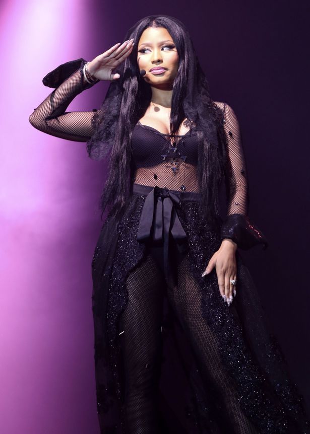 Nicki Minaj Wears Another Raunchy Outfit On Stage Photos