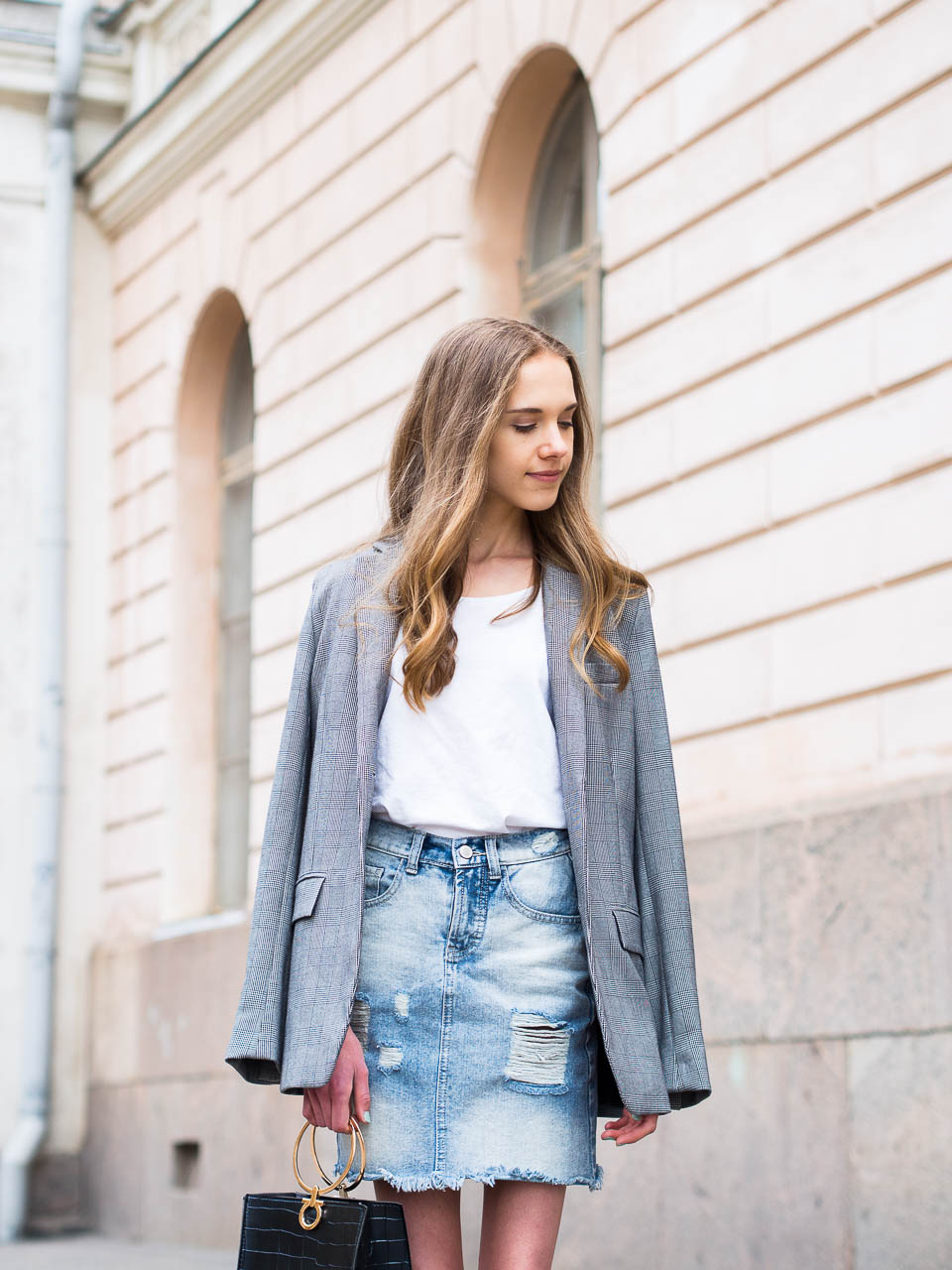 summer-fashion-inspiration-distressed-denim-skirt