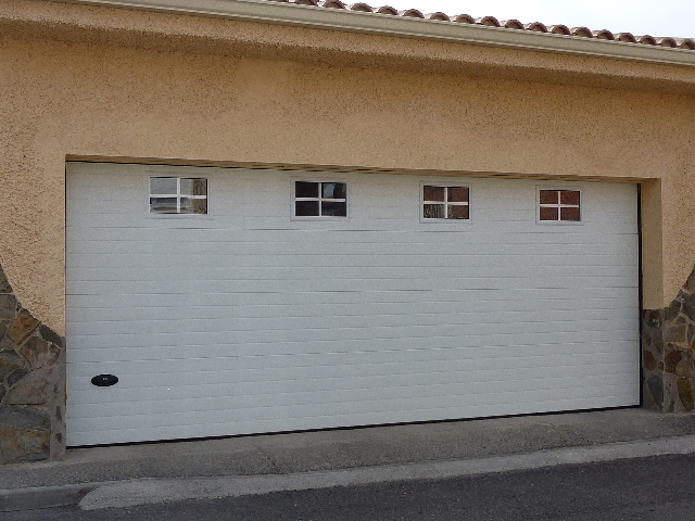 CERRAJERÍA CEDAVE: PUERTAS SECCIONALES