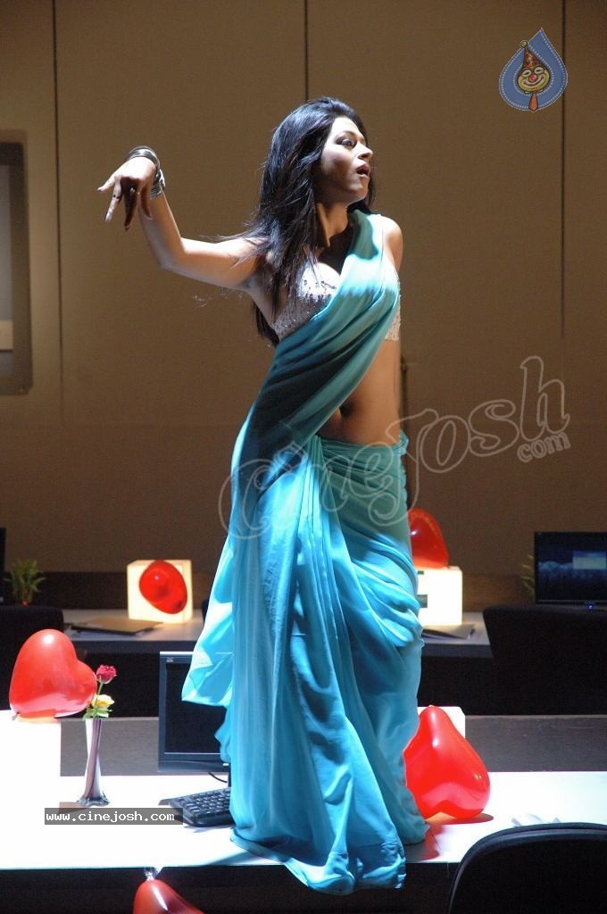 Shraddha Das Latest Wallpapers