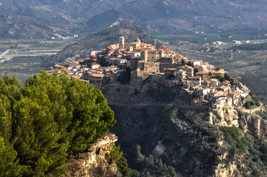 Il storico Santa Severina in provincia di Crotone. Viaggi del