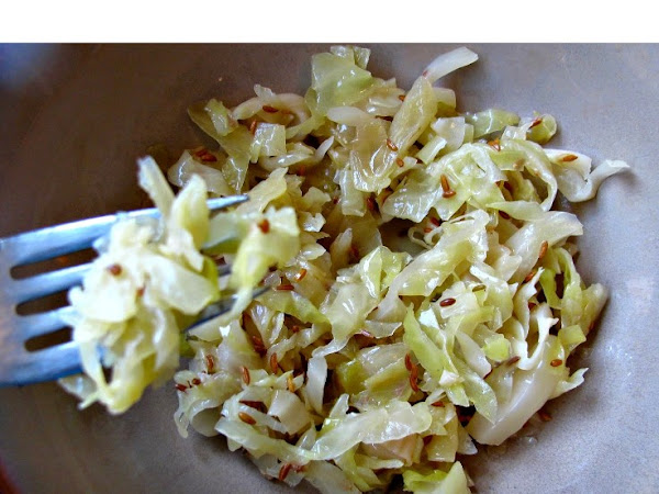 How to Make Small Batch Fermented Sauerkraut in a Mason Jar