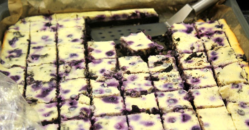 KäsekuchenBrownies mit Blaubeeren nach Tim Mälzer ein tolles Rezept