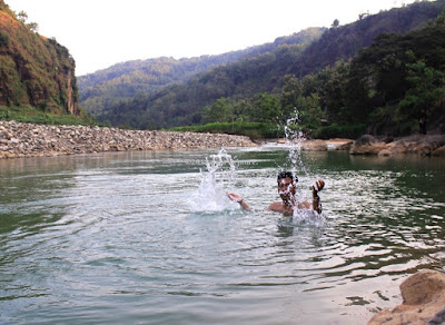 Sungai Oya, Kali Oyo, Selopamioro, imogiri, wisata hits, adus kali jogja