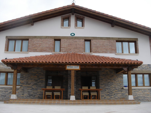 HISTORIAS DE MARTE: CASA RURAL "BOSQUE AZUL"