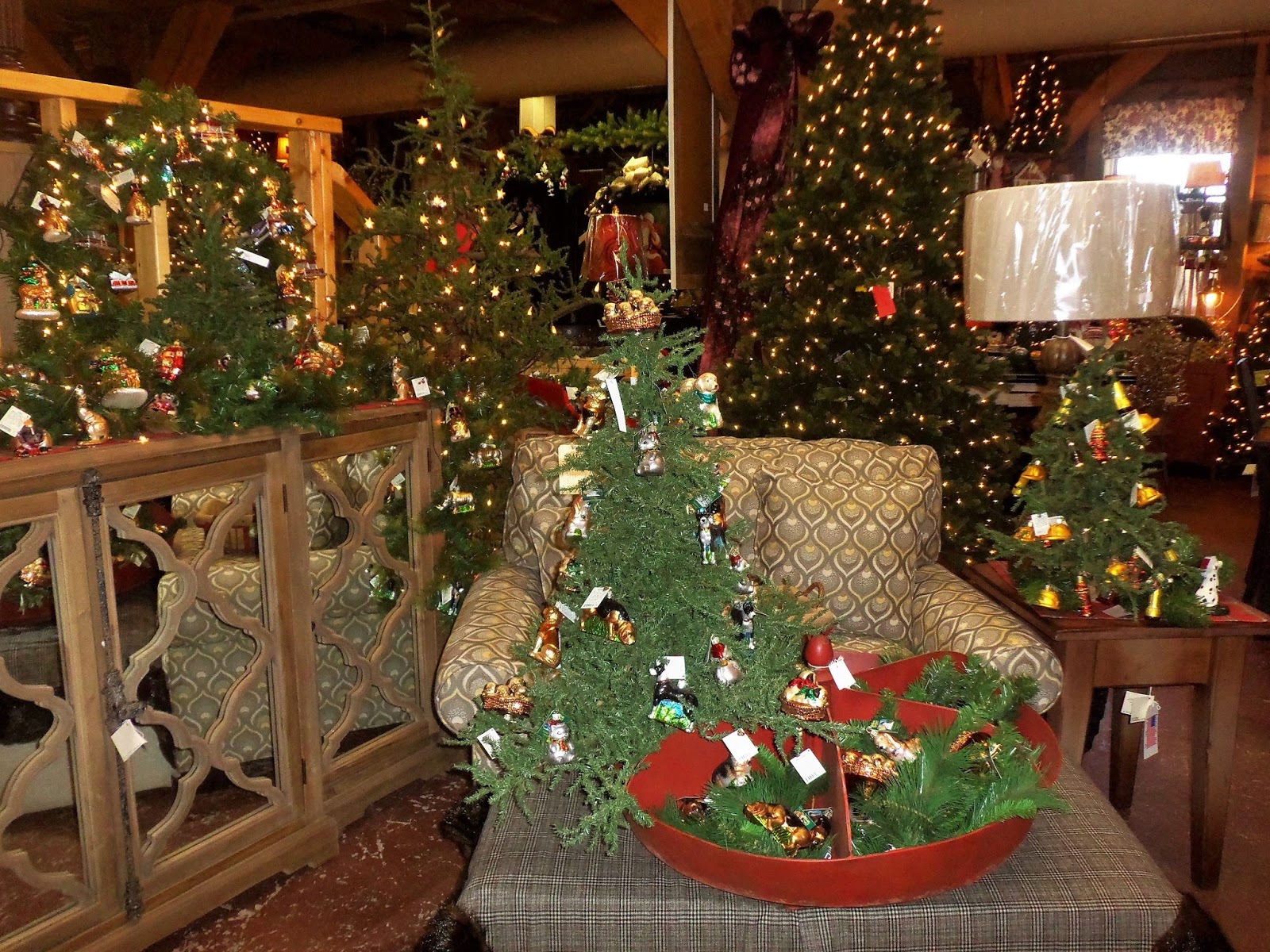 A DEBBIE-DABBLE CHRISTMAS: Christmas at Country Folks, Part 1, 2016