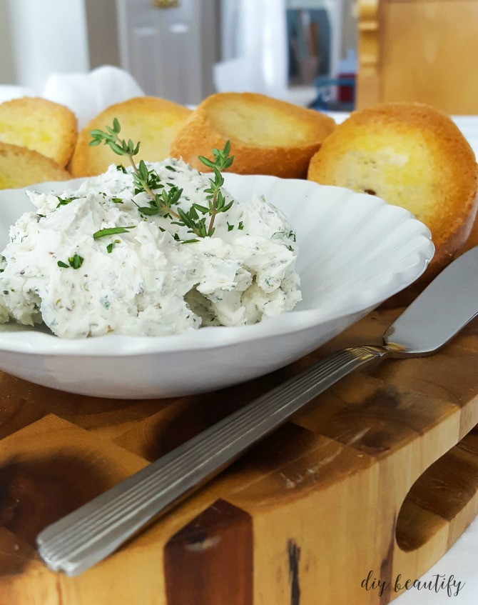 goat cheese with herbs