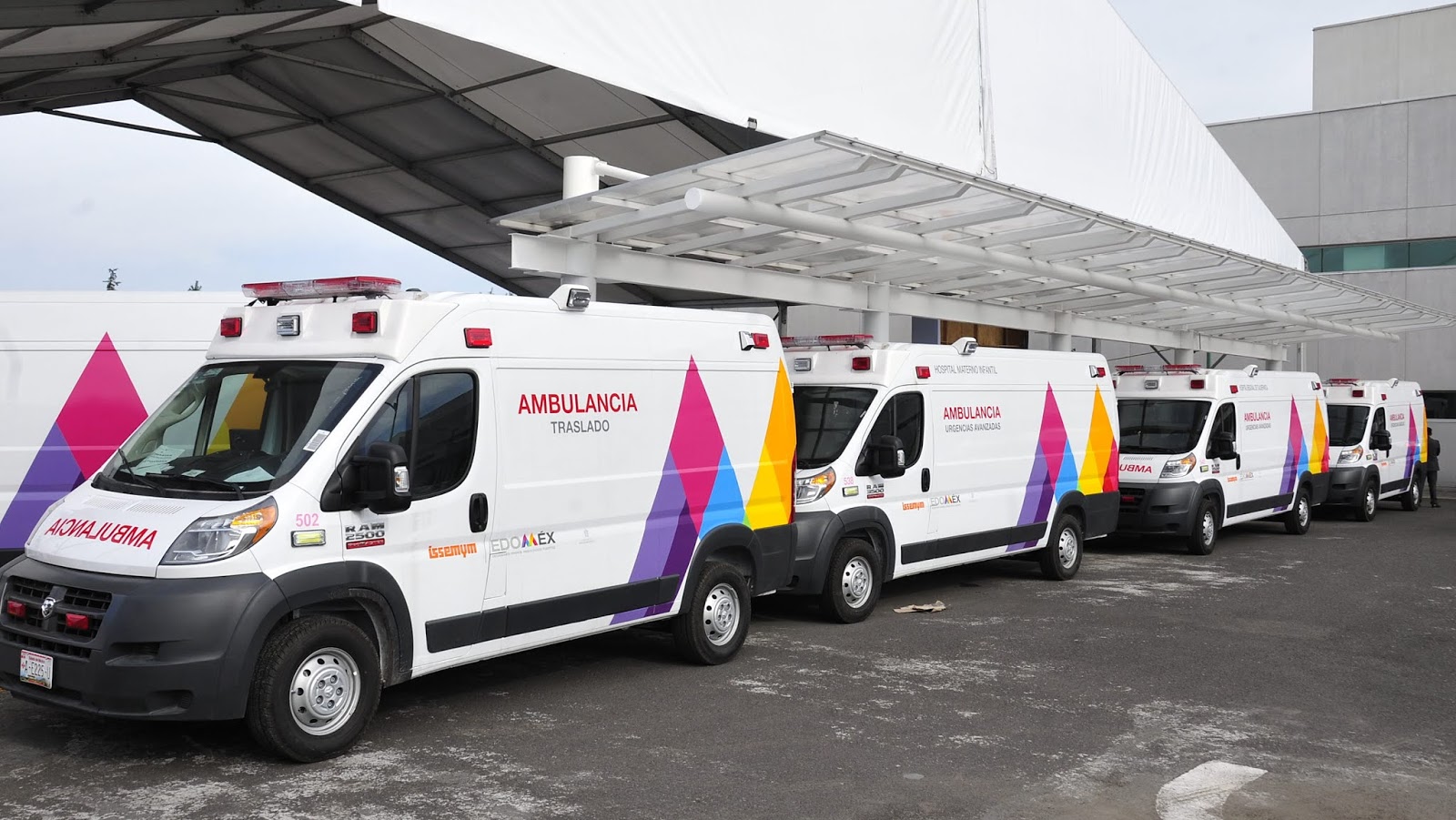 El mexiquense Hoy Entrega Alfredo Del Mazo nuevas ambulancias al ISSEMYM para brindar mejores