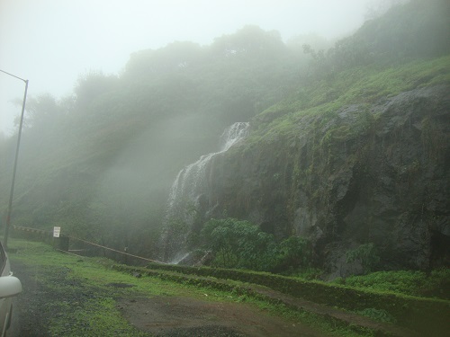 rainy season places in pune mumbai