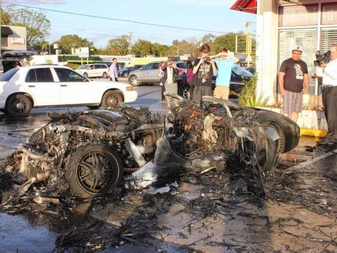 Lamborghini سيارة لامبورغيني جالاردو تحترق بالكامل