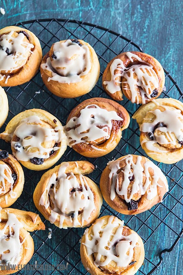 cinnamon rolls clásicos vía www.elgatogoloso.com