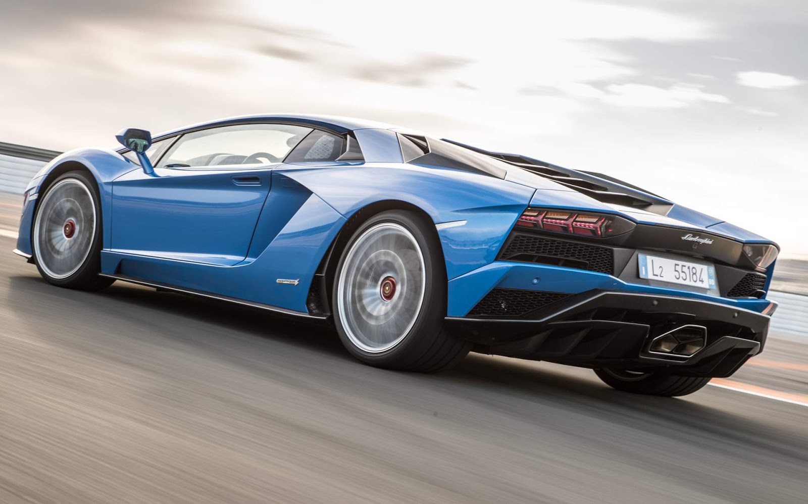 Aventador S é apresentado em Valência Vídeo