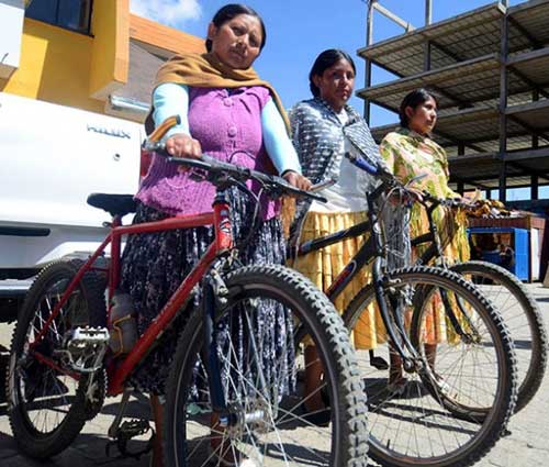 Todo listo para la carrera de ciclismo para cholitas en El Alto