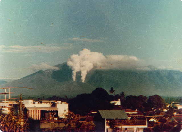 gunung galunggung meletus, letusan gunung galunggung 1982, detik detik meletusnya gunung galunggung tasikmalaya