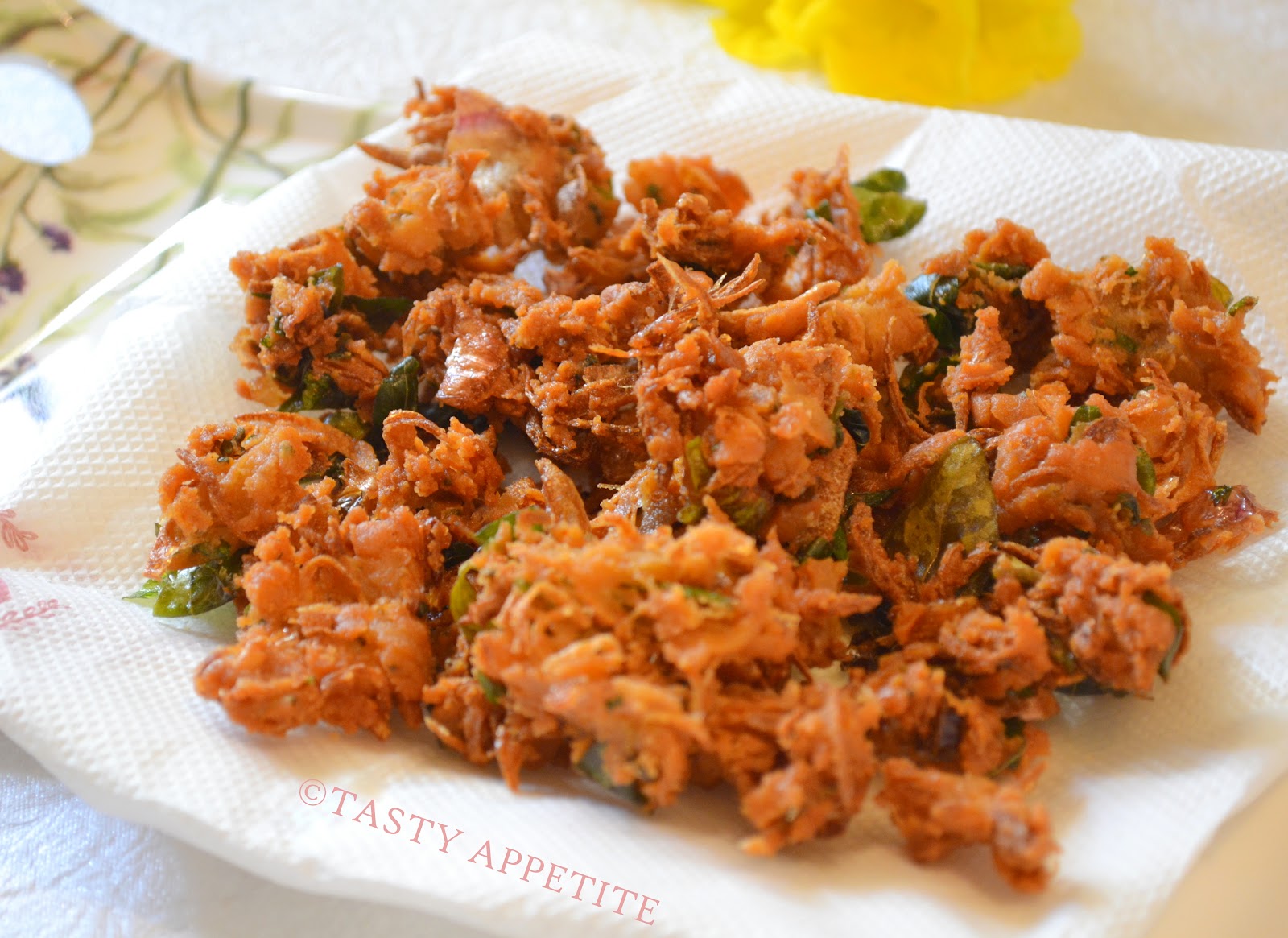 How to make Crispy Onion Pakora at home ? / Kanda Bhajia ... How to make Crispy Onion Pakora at home ? / Kanda Bhajia ...