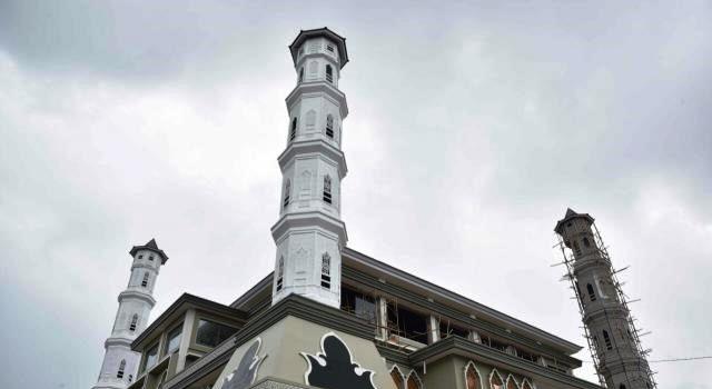 Masjid Tajug Gede Cilodog juga memiliki 4 pilar yang melambangkan empat pemimpin mazhab