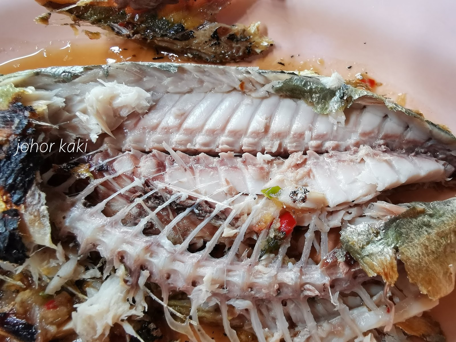 Warung Pokok Ceri Cherry Bandaraya Johor Bahru For Grilled Fish