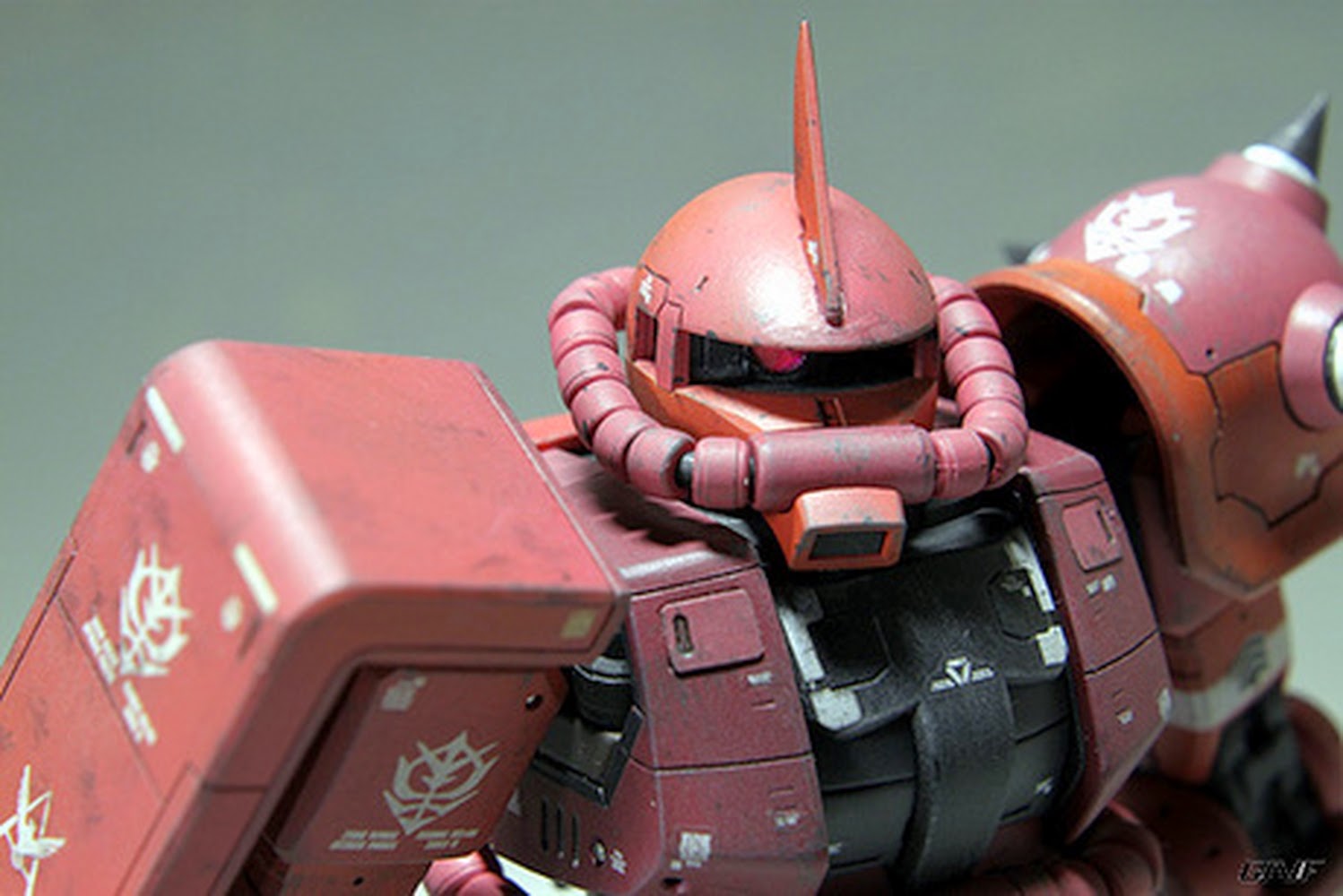 Custom Build RG 1/144 Char's Zaku II