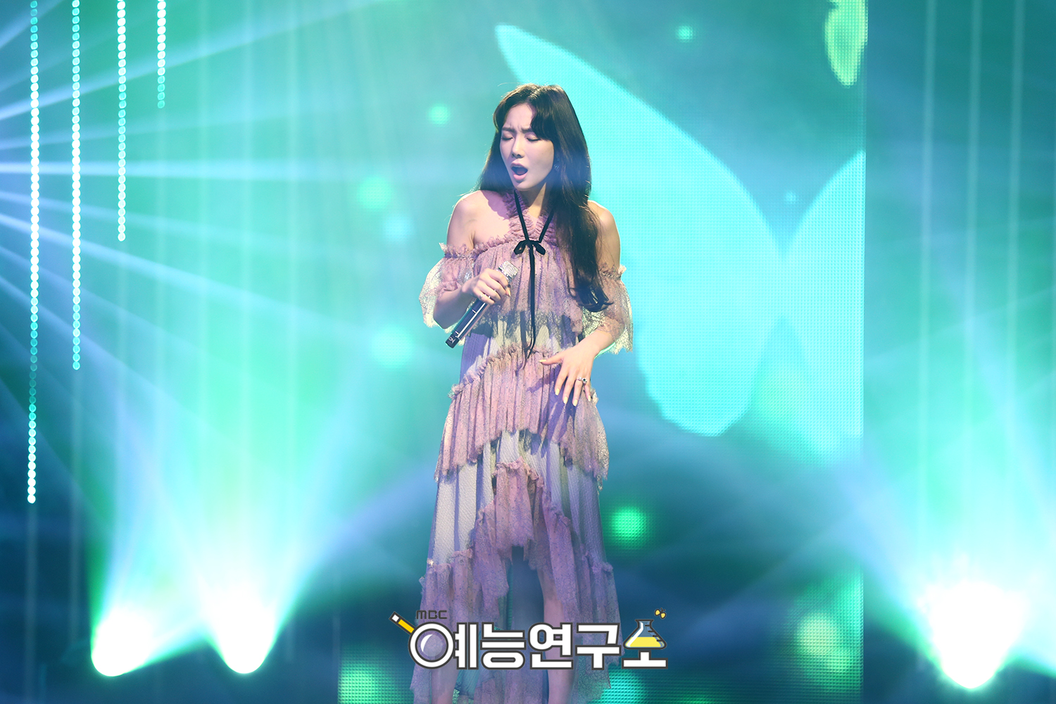 Browse SNSD TaeYeon&rsquo;s official pictures from Music Core - Wonderful