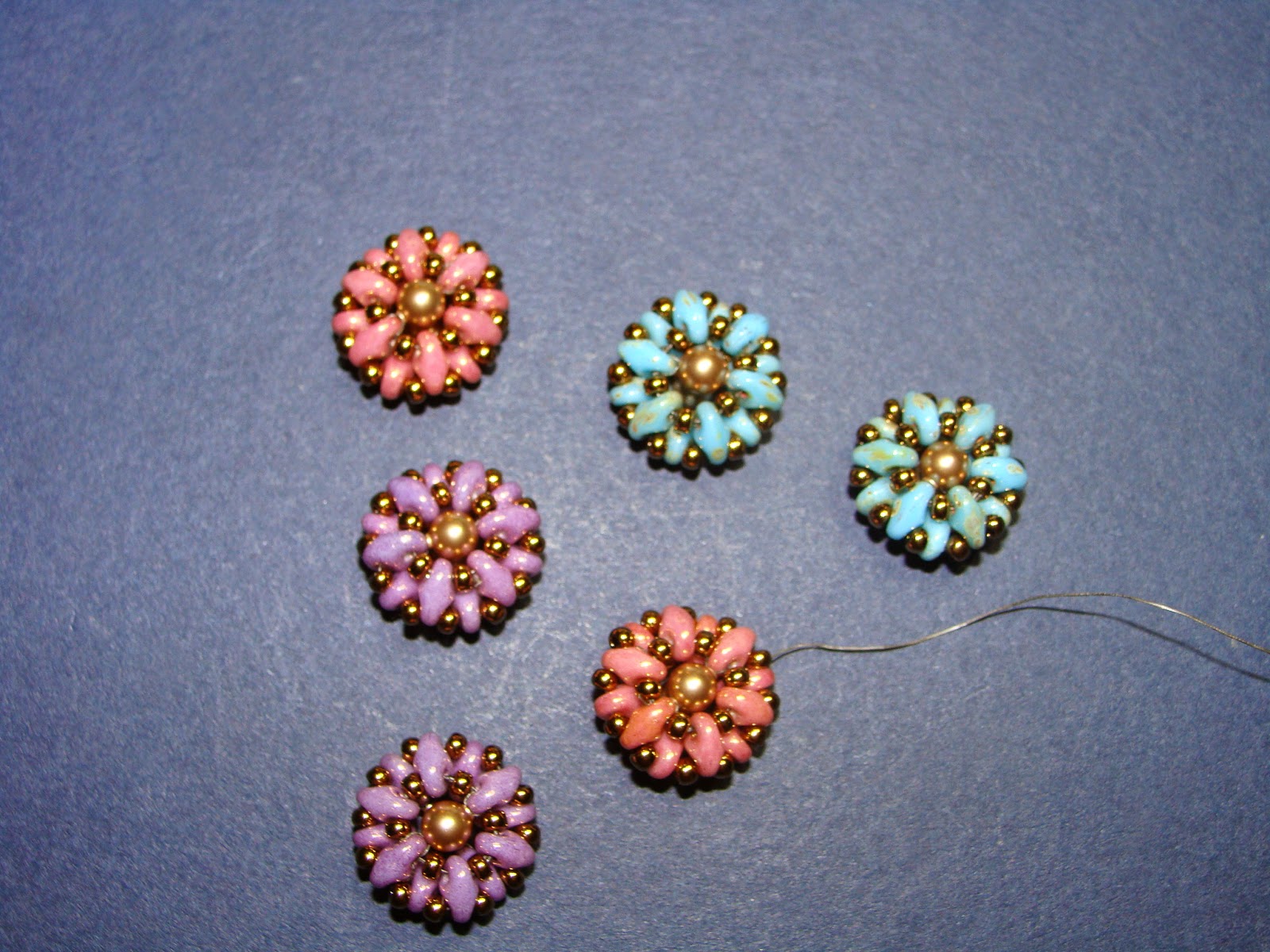 Beaded Girl: Super Quick Reversible Earrings With SuperDuos