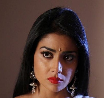[Image: shriya-saran-hot-look-saree-still-pavithra-movie.jpg]