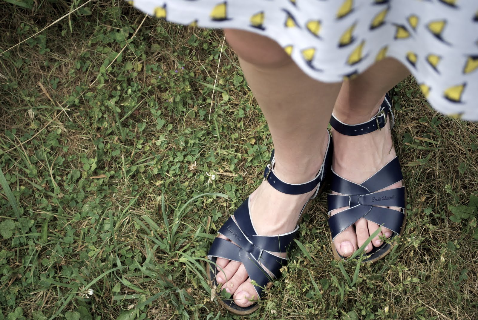 Any summer sandal suggestions to hide bunions? : femalefashionadvice
