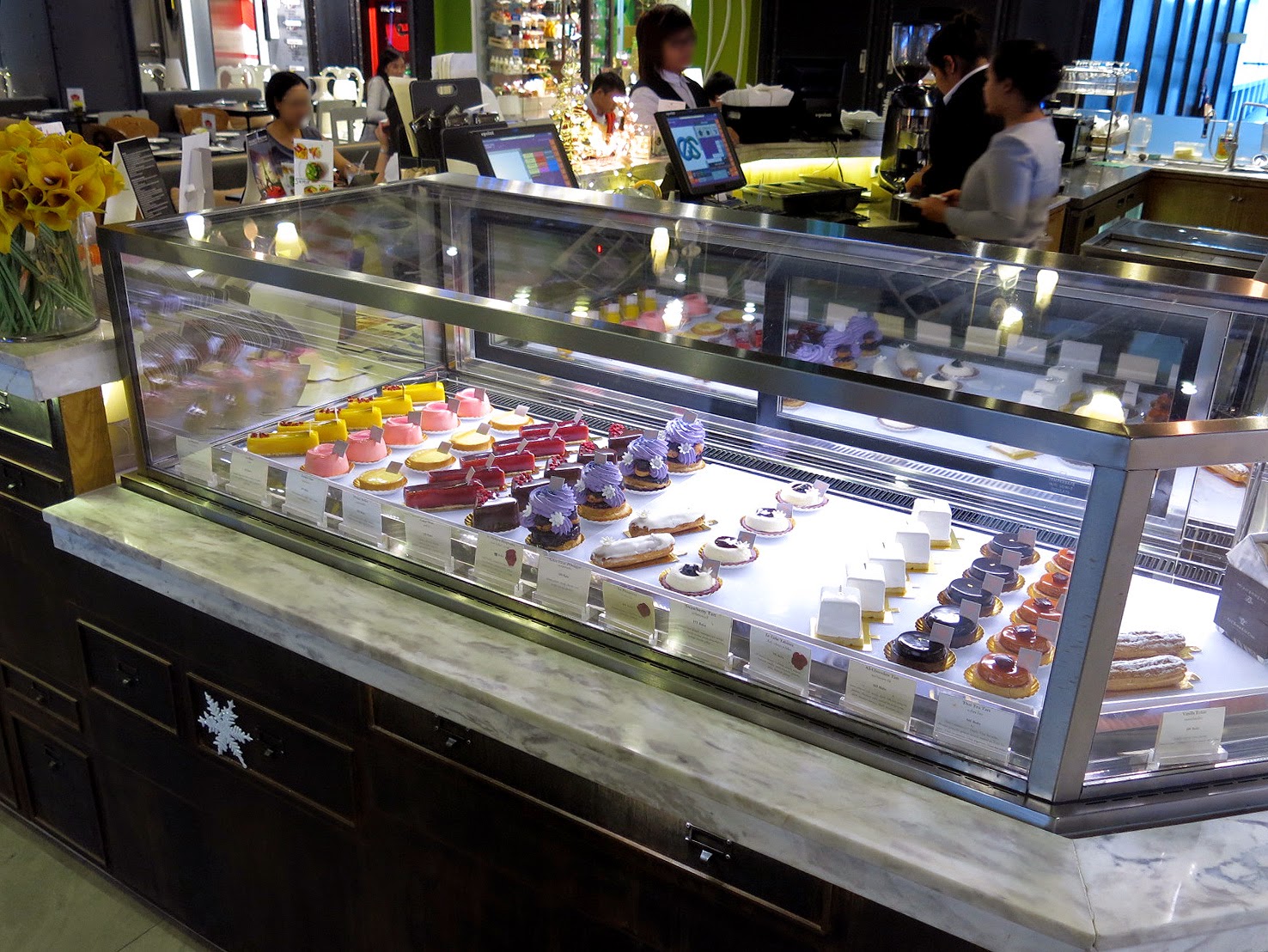 Let Them Eat Cake (Bangkok, THAILAND) ★★★☆☆ A traveling foodie's