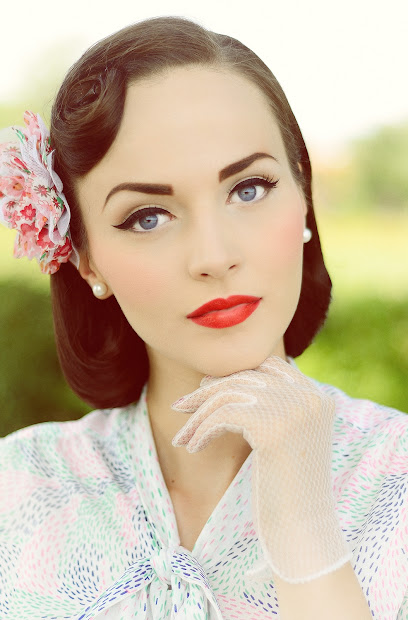 idda van munster 1950s pageboy