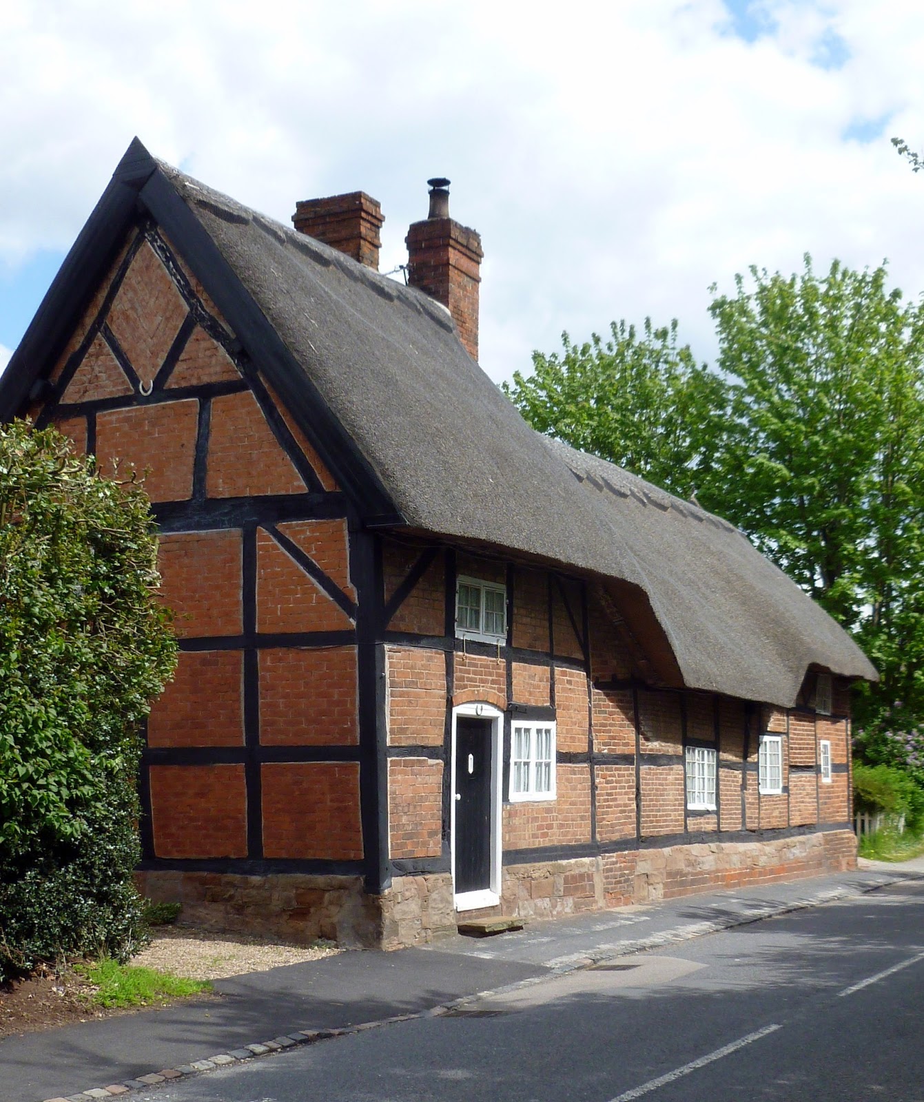Today Around Coventry Thatched Roof Thursday 35 Stoneleigh