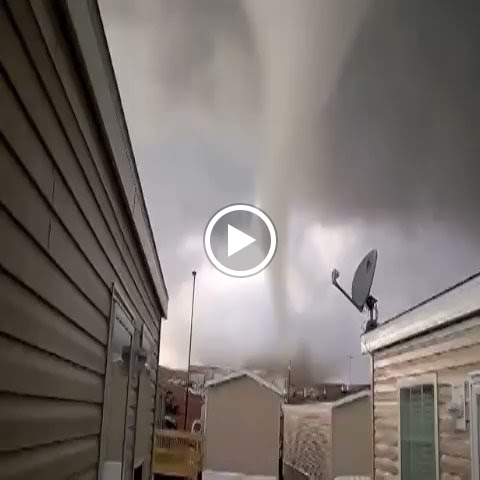 I’ve NEVER Seen Anyone Get Tornado Footage This Close Up. How Did They Even Survive? I’ve NEVER Seen Anyone Get Tornado Footage This Close Up. How Did They Even Survive?