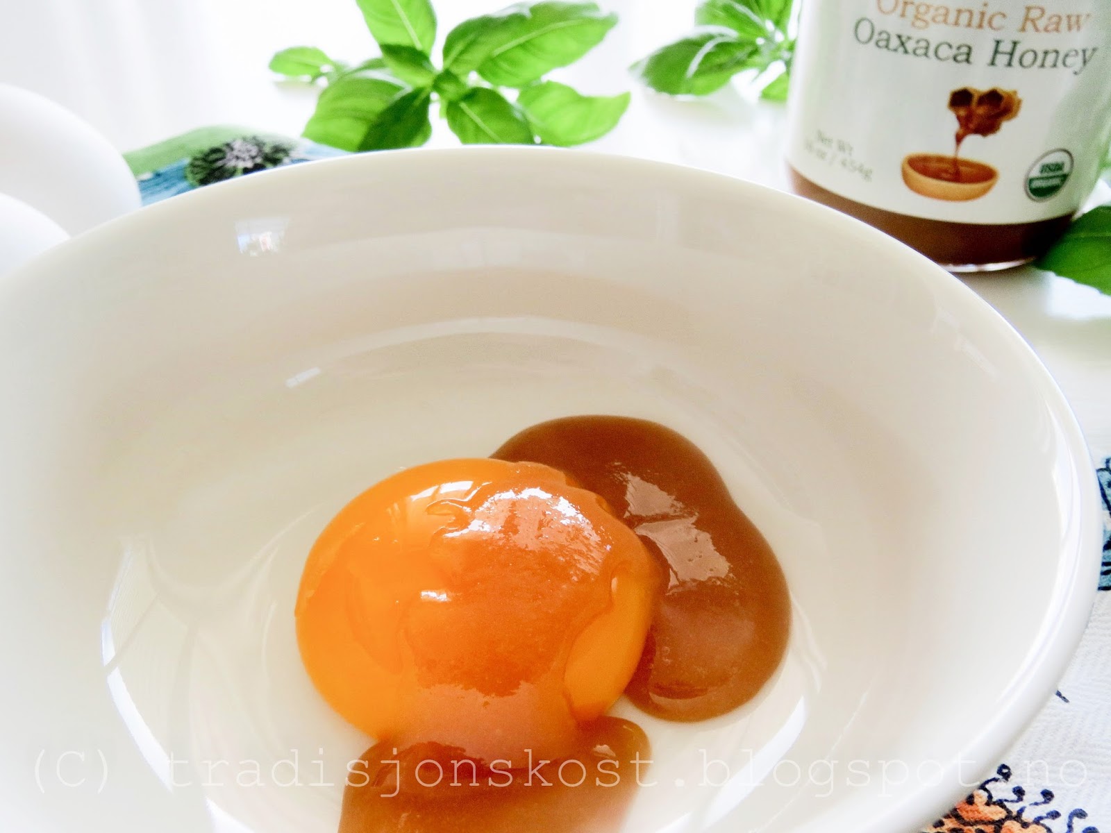 Tradisjonskost Huevo Con Miel Rå Eggeplomme med Kaldslynget Honning!