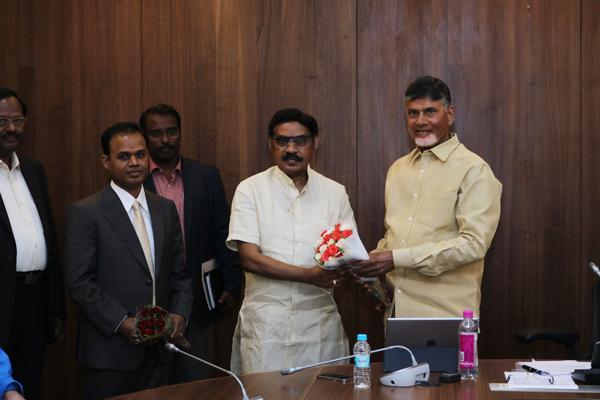 The Honourable Chief Minister of Andhra Pradesh Mr. N Chandrababu Naidu unveiled the master plan for the new and fast upcoming SRM University, AP