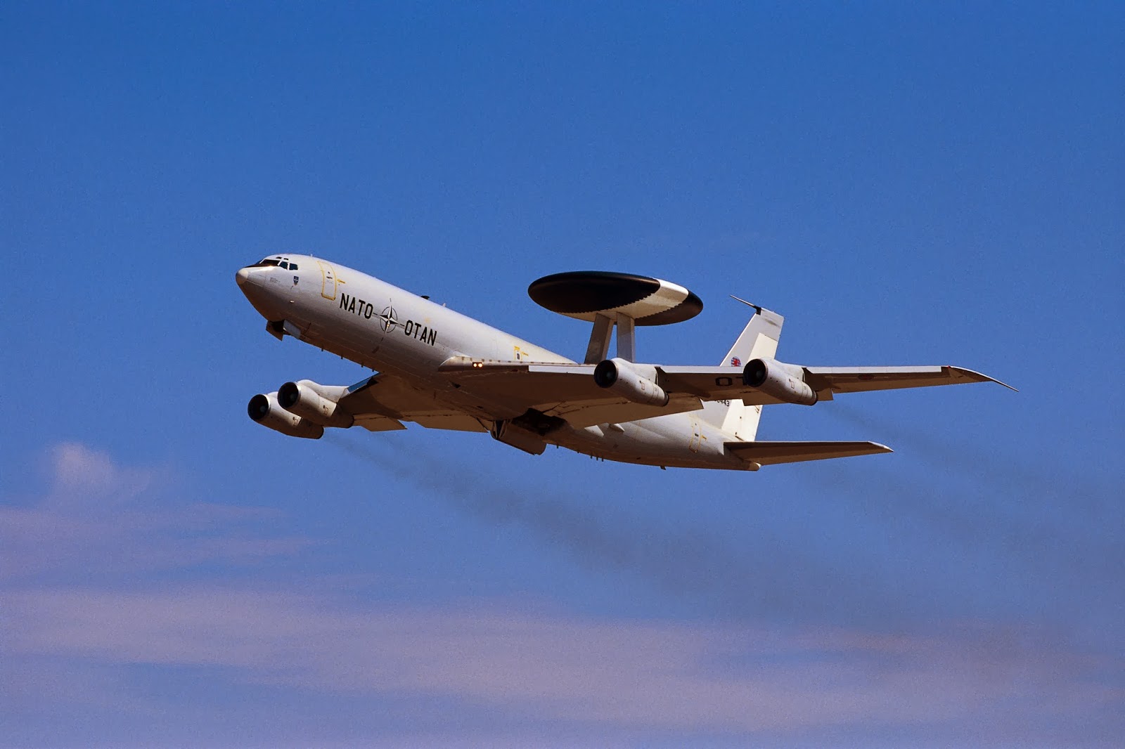 е самолет. Boeing e-3f sentry. авакс самолет разведчик. Boeing e-3 sentry awacs. Awacs самолёт нато.