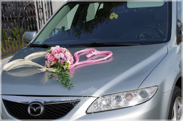 ślubna dekoracja samochodu różowa