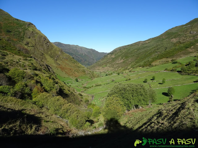 Ruta al Cornón por el Valle los Cereizales: Vista del Valle del Pigüeña