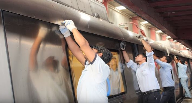 new delhi metro train