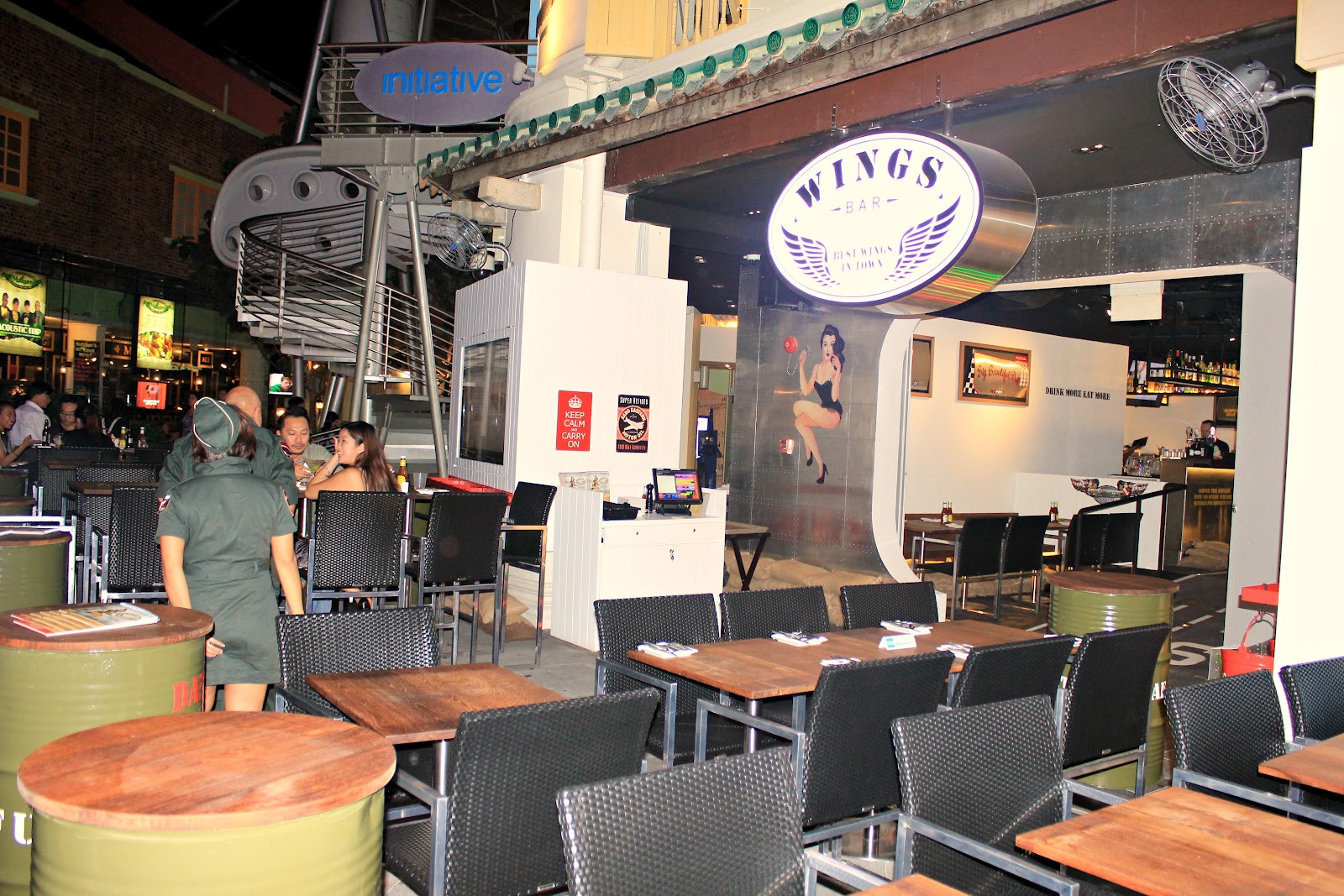 BIG LIFE SPENDER WINGS BAR THE BEST WINGS IN TOWN!