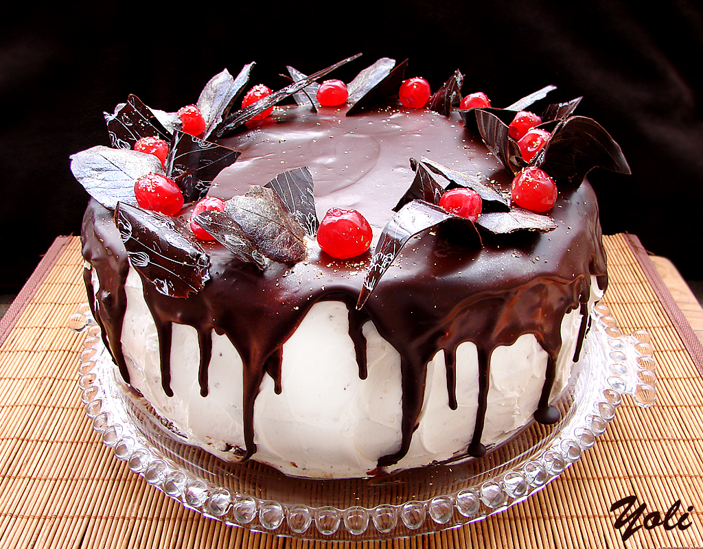 красный бархат с маскарпоне. торт сварен. украшение торта. свадебный торт красный бархат крем чиз. красивые торты.