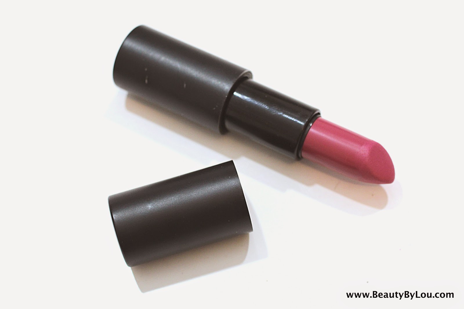 http://www.beautybylou.com/2014/10/Biguine-rouge-a-levres-mat-grenade-poudree.html