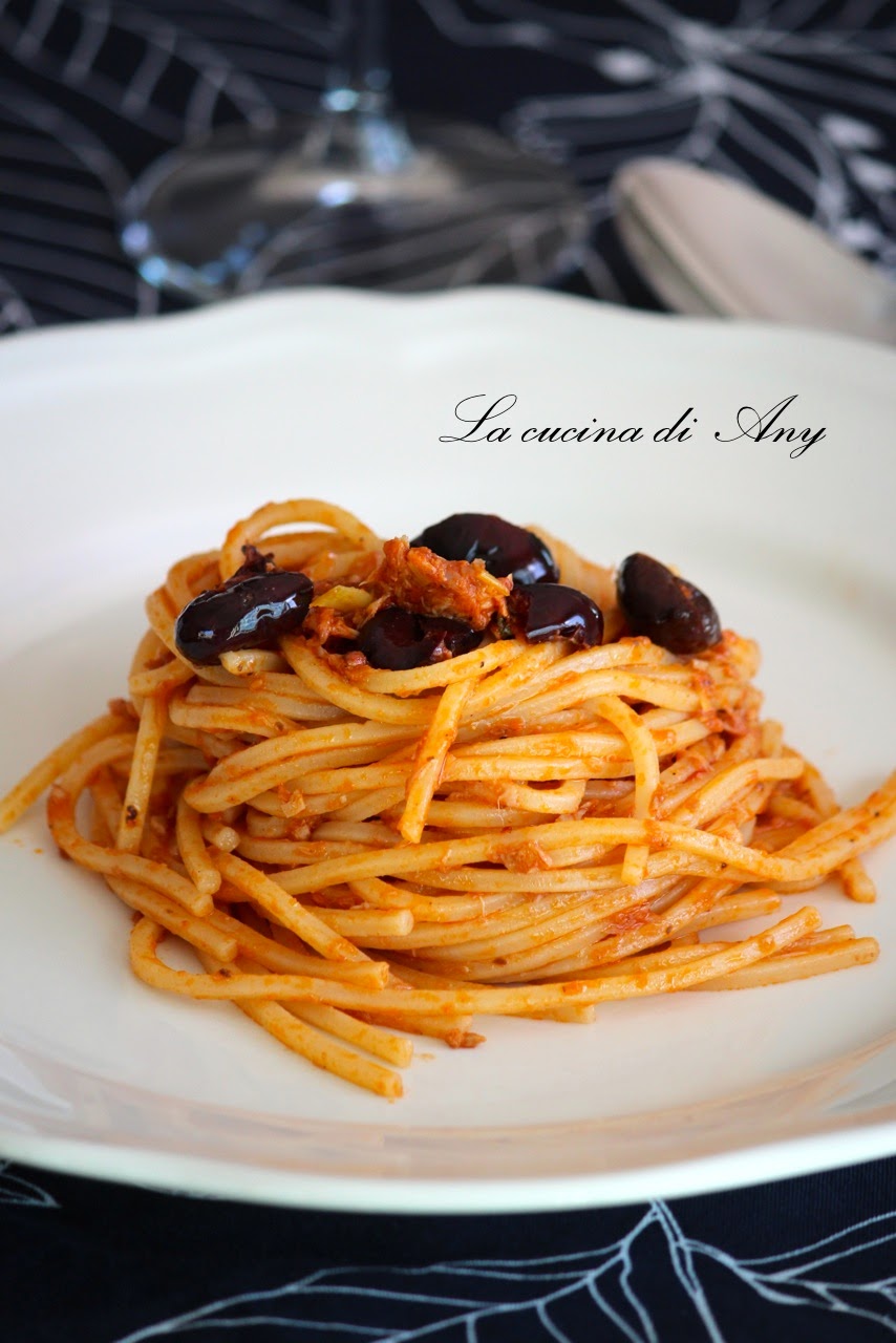 spaghetti al tonno  e olive - spaghetti cu ton si masline