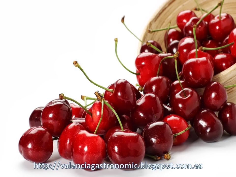 Valenciagastronomic Vino de cerezas de montaña de Alicante (Cherries Valenciagastronomic Vino de cerezas de montaña de Alicante (Cherries